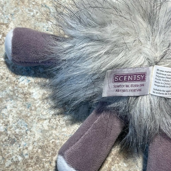 Scentsy Pep The Buddy Clip Gleeful Grape Fuzzy Scented Buddy Clip Keychain - Picture 4 of 8